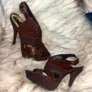Brown platform heel , very comfortable and supportive